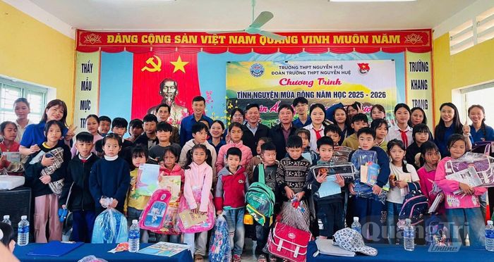 Trường THPT Nguyễn Huệ luôn chú trọng đến các hoạt động thiện nguyện, an sinh xã hội.