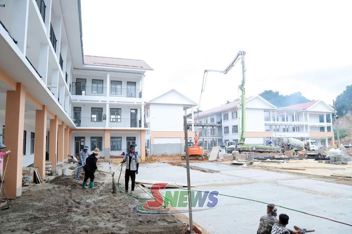 Thi công xây dựng Trường phổ thông nội trú Tiểu học và THCS Phiêng Khoài.