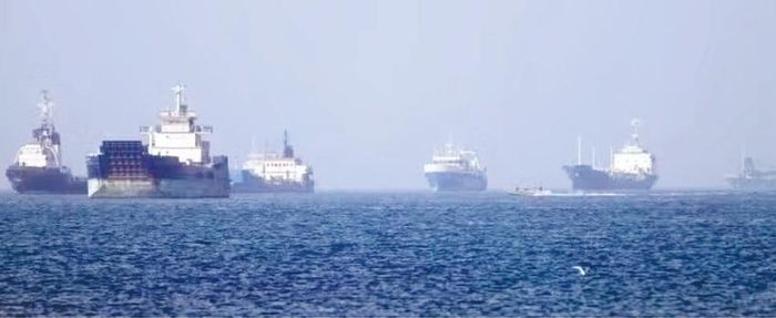 Tàu thuyền vận chuyển trên eo biển Hormuz.