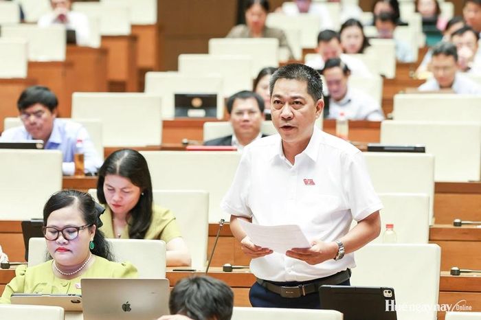  Đại biểu Nguyễn Tiến Nam, Phó Chủ tịch Ủy ban Mặt trận Tổ quốc Việt Nam TP. Huế đề cao vai trò kiểm tra trực tiếp của Viện Kiểm sát ngay từ giai đoạn điều tra. Ảnh: Đoàn ĐBQH thành phố cung cấp