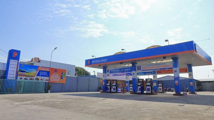 Tại các cửa hàng, từ nhận diện thương hiệu đến quy trình bán hàng đều được thực hiện theo các tiêu chuẩn của hệ thống Petrolimex