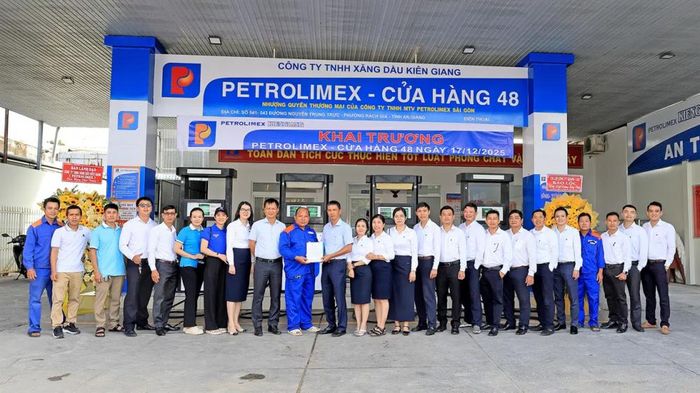 Khai trương cửa hàng xăng dầu 48