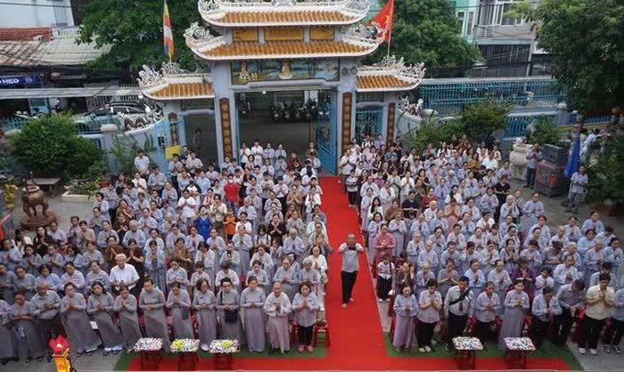 Đông đảo Phật tử người dân tham dự