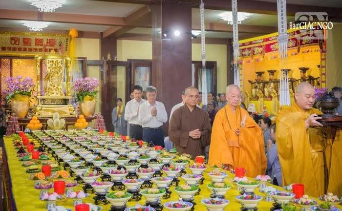 Đàn tràng Pháp hội Vu lan - Báo hiếu tại Việt Nam Quốc Tự - Ảnh: Tâm Quý