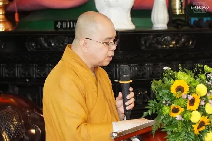 Thượng tọa Thích Thiện Tài báo cáo an cư tại trường hạ Hưng Phước
