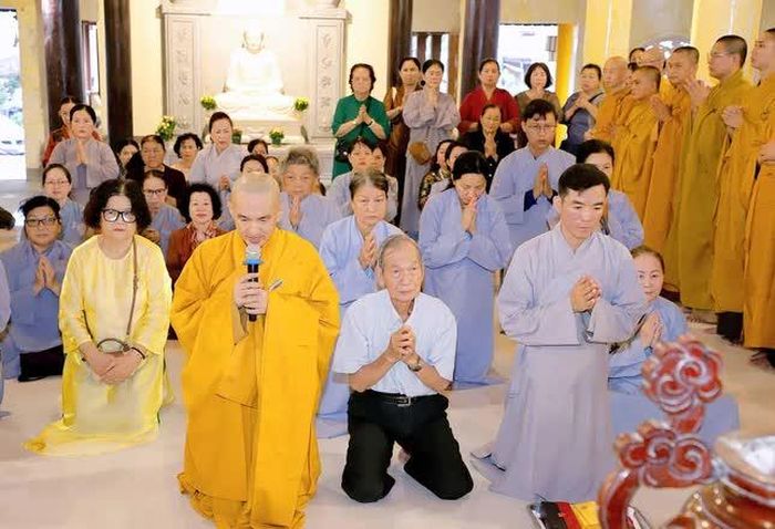 Đại đức Thích Huệ Minh tác bạch tri ân
