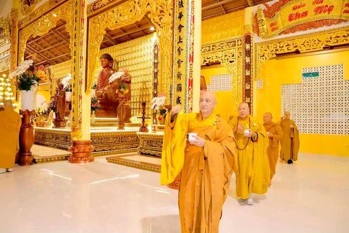 Hòa thượng Thích Huệ Thông sái tịnh