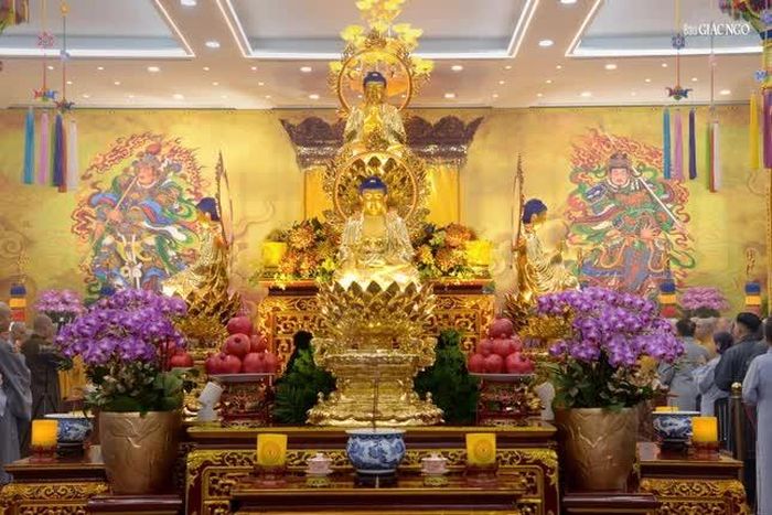 Ngũ phương Phật trong đàn tràng tại Việt Nam Quốc Tự