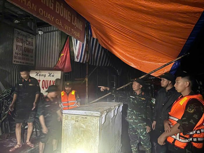 Trước diễn biến mưa lũ còn phức tạp, hiện lực lượng chức năng tỉnh Lạng Sơn đang tiếp tục duy trì lực lượng, phương tiện ứng trực, chủ động phòng ngừa, kịp thời ứng phó, với mục tiêu cao nhất là bảo đảm an toàn tính mạng, tài sản của Nhân dân, hạn chế thấp nhất thiệt hại do thiên tai gây ra.