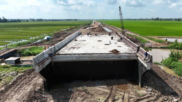 Hiện 30 cây cầu trên toàn tuyến dự án thành phần 2 đã triển khai.