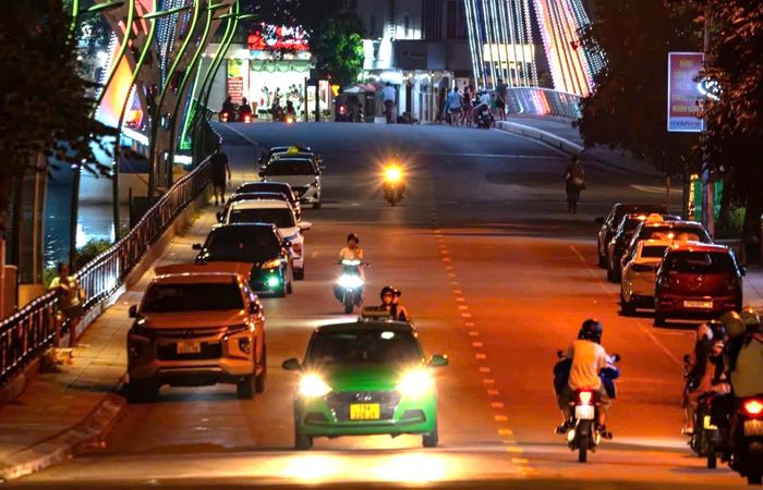 UBND tỉnh Phú Thọ yêu cầu các đơn vị kịp thời sửa chữa, thay thế thiết bị hư hỏng, đồng thời tăng cường kiểm tra, giám sát, phát hiện và xử lý các tập thể, cá nhân được giao nhiệm vụ nhưng không bật đèn hoặc bật không đầy đủ theo quy định.
