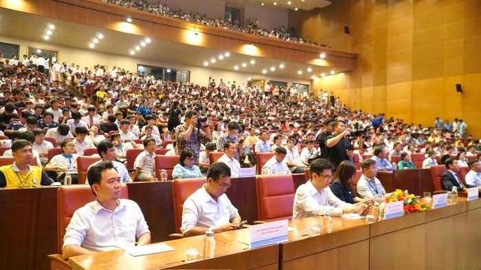 Quang cảnh buổi lễ bế mạc và vinh danh các đội thi xuất sắc tại Vòng Chung kết ROBOTACON WRO 2026.
