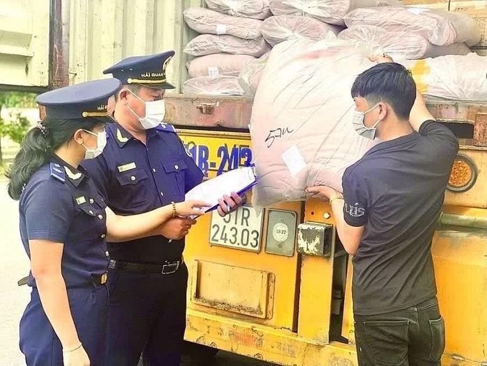 Hải quan hướng dẫn thủ tục đối với doanh nghiệp chế xuất. Ảnh: CTVHQ
