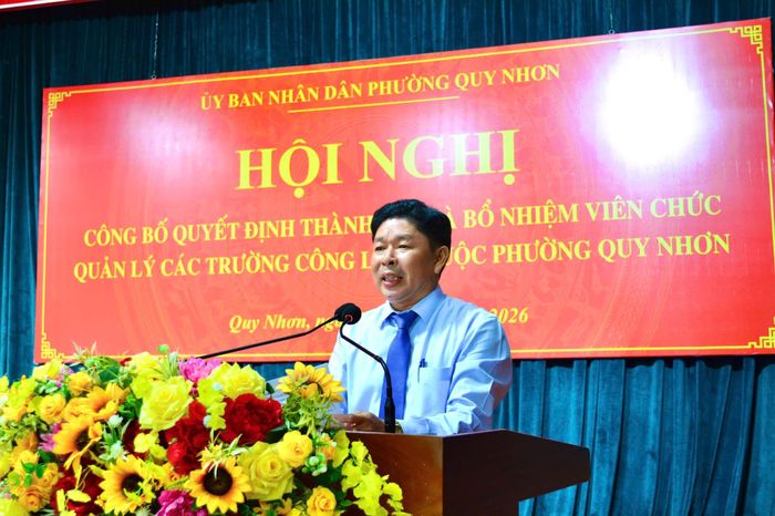 Ông Nguyễn Đức Toàn, Phó Bí thư Đảng ủy, Chủ tịch UBND phường Quy Nhơn, phát biểu chỉ đạo tại hội nghị. Ảnh: Quốc Vương.