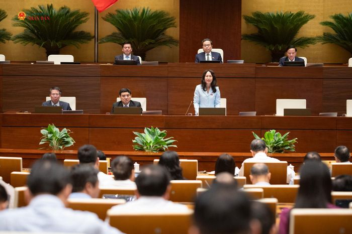 Bộ trưởng Bộ Văn hóa, Thể thao và Du lịch Lâm Thị Phương Thanh tiếp thu, giải trình các vấn đề ĐBQH nêu. Ảnh: Phạm Thắng