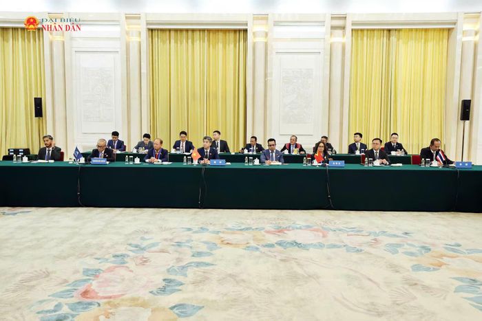 Đoàn đại biểu Quốc hội Việt Nam tham dự hội thảo