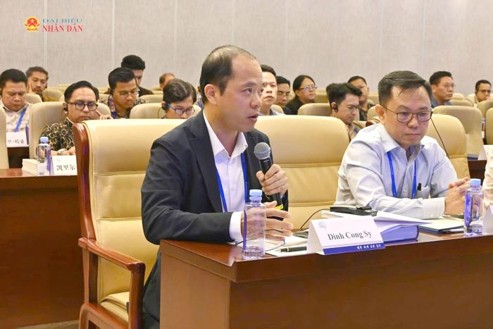 Phó Chủ nhiệm Uỷ ban Quốc phòng, An ninh và Đối ngoại Đinh Công Sỹ phát biểu tại Phiên thảo luận chuyên đề hội thảo