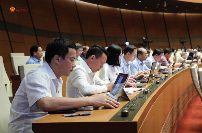 Các đại biểu dự phiên thảo luận tại hội trường về định hướng sửa đổi Luật Đất đai. Ảnh: Khánh Duy