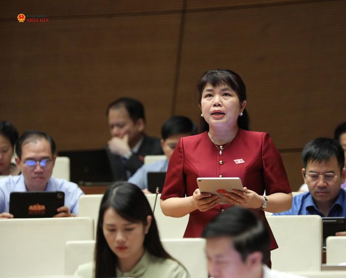 ĐBQH Nguyễn Thị Thu Hà (Quảng Ninh) phát biểu. Ảnh: Khánh Duy