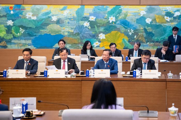 Các đại biểu Việt Nam tham dự hội đàm