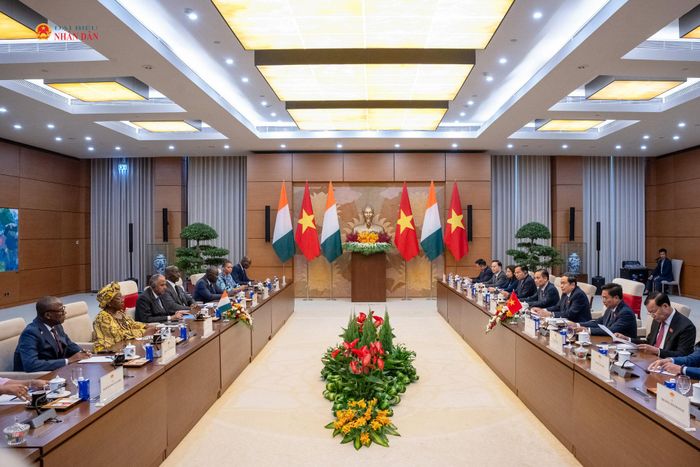 Toàn cảnh hội đàm