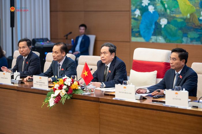 Chủ tịch Quốc hội Trần Thanh Mẫn và Đoàn đại biểu Việt Nam tại hội đàm