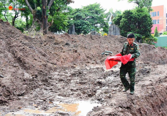 Công việc vì thế đòi hỏi không chỉ sức lực mà còn cả sự kiên nhẫn và tinh thần trách nhiệm