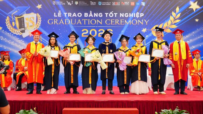Trường Quốc tế, ĐHQGHN trao bằng tốt nghiệp năm 2026 cho tân cử nhân và thạc sĩ. Ảnh: VNU-IS