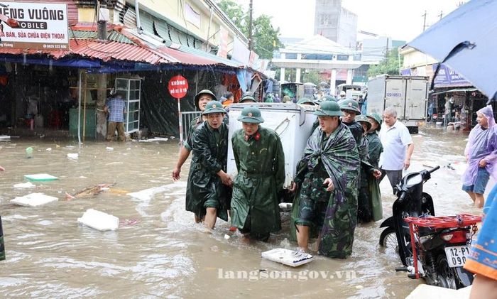  Các lực lượng hỗ trợ người d. ân sơ tán tài sản. Nguồn: UBND tỉnh Lạng Sơn. 
