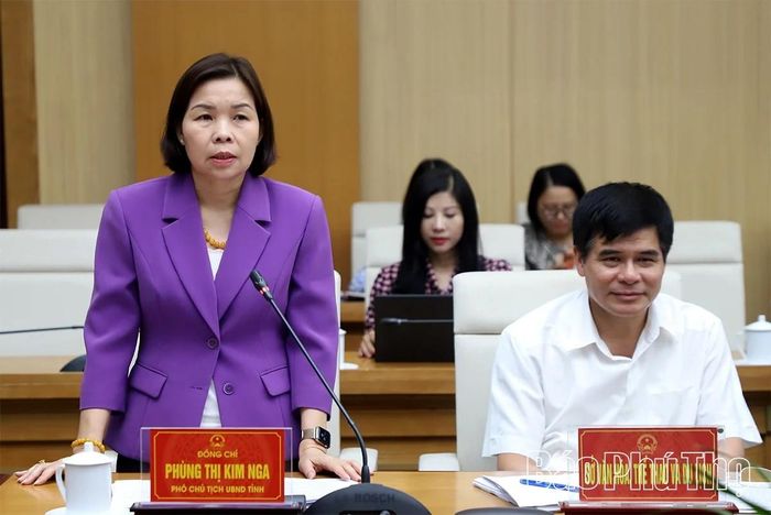 Phó Chủ tịch UBND tỉnh Phùng Thị Kim Nga phát biểu ý kiến.