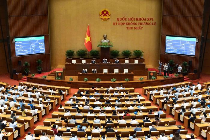 Quang cảnh phiên họp sáng 23/8.