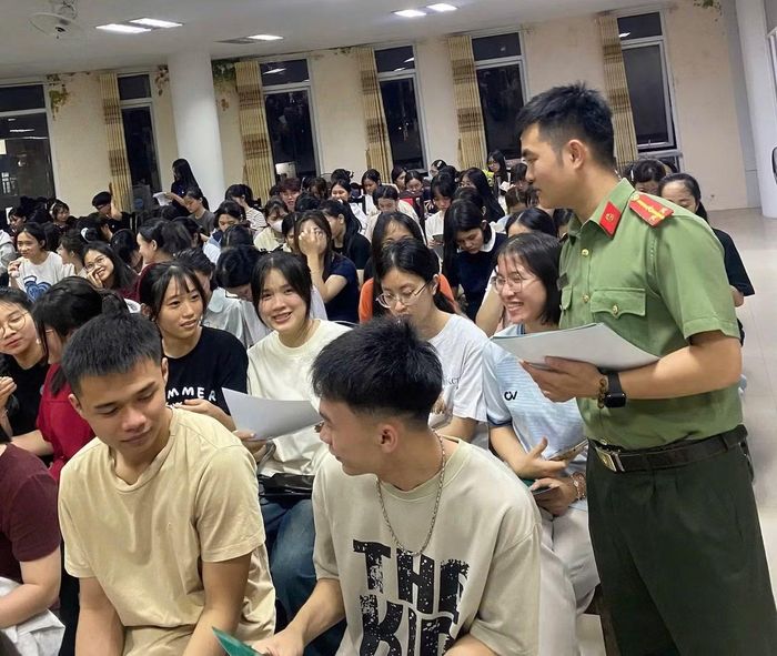 Phong trào “Ba Nhất” được Công an TP Huế cụ thể hóa bằng những việc làm cụ thể trong công tác tuyển sinh.