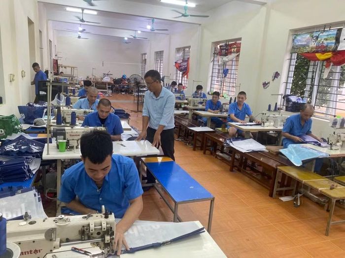 Cơ sở cai nghiện ma túy số 3, Phòng Cảnh sát điều tra tội phạm về ma túy Công an tỉnh Ninh Bình mở lớp dạy nghề may cho học viên cai nghiện ma túy.