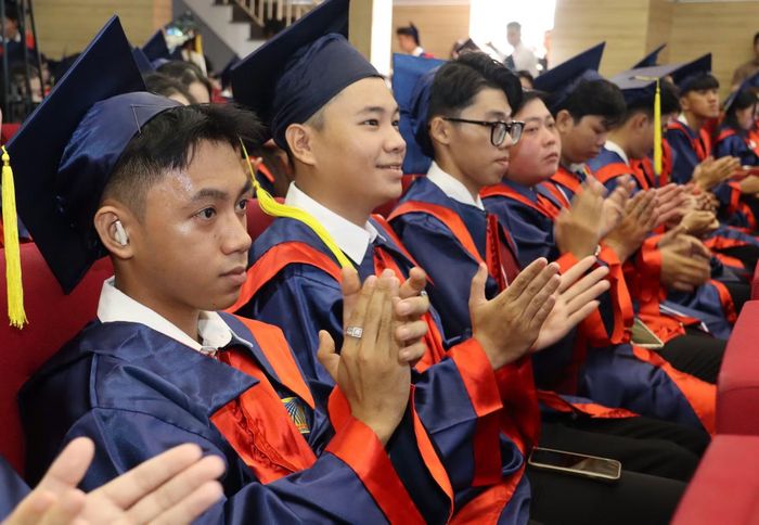 Các tân kỹ sư, dược sĩ tại Lễ trao bằng tốt nghiệp đại học hệ đào tạo chính quy khóa 23, niên khóa 2022-2026.