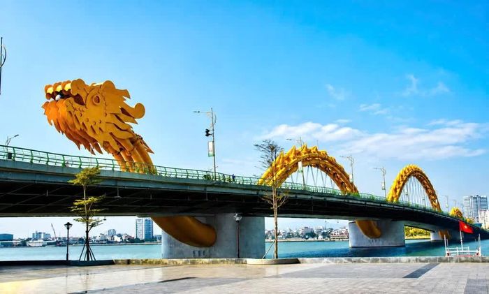 Cầu Rồng được coi là biểu tượng của thành phố Đà Nẵng.