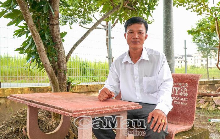 Từng giữ chức Phó Hiệu trưởng, ông Nguyễn Cao Thơ tiếp tục lựa chọn đóng góp cho ngành giáo dục ở vị trí phù hợp. Ảnh: TRÚC LINH