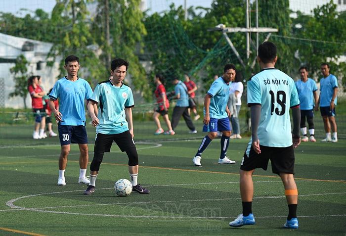 Tham gia Giải bóng đá mini nam, nữ kỷ niệm 81 năm ngày thành lập ngành Nội vụ và kỷ niệm 81 năm ngày Quốc khánh do ngành Nội vụ tổ chức sáng 23/8, có 4 đơn vị tham gia, gồm: đội bóng nam, nữ đến từ Văn phòng Tỉnh uỷ và các cơ quan tham mưu của Đảng; Văn phòng UBND tỉnh; Văn phòng Đoàn đại biểu Quốc hội và HĐND tỉnh - Văn phòng Uỷ ban MTTQ Việt Nam tỉnh và Sở Nội vụ.