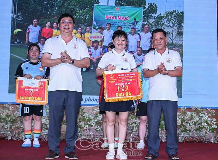 Các Phó Giám đốc Sở Nội vụ: 