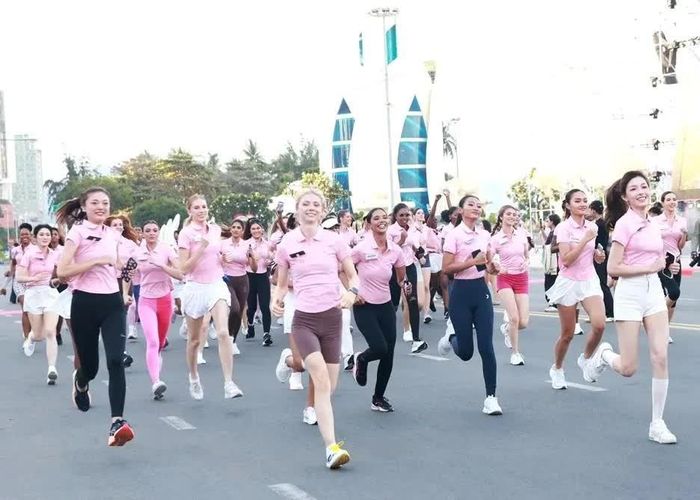 Hưởng ứng Đại hội, dàn thí sinh Miss World tham gia chạy bộ ủng hộ bệnh nhân ung thư 
