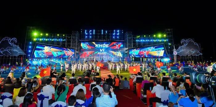 Đông đảo cán bộ, nhân dân dự Lễ Khai mạc.