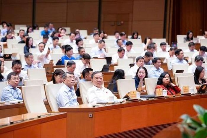 Tổng Bí thư, Chủ tịch nước Tô Lâm, Thủ tướng Lê Minh Hưng và các đại biểu tại phiên họp