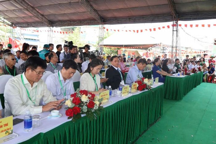 Các đại biểu tham gia tại buổi lễ.