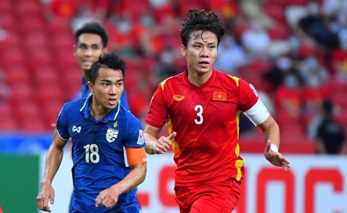 Quế Ngọc Hải và Chanathip Songkrasin từng nhiều lần đối đầu nhau trong màu áo hai đội tuyển quốc gia với tấm băng đội trưởng trên tay.