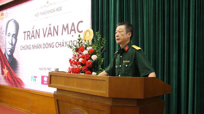 Đại tá, PGS.TS Nguyễn Thanh Tú, Phó Viện trưởng Viện Nhân học Văn hóa phát biểu tham luận tại Hội thảo.