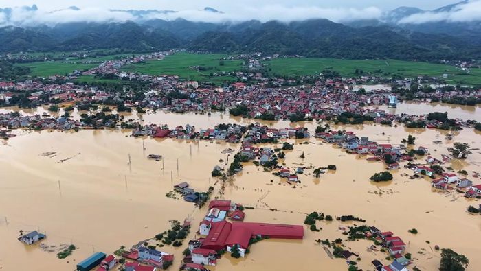 Dự báo mưa lớn ở miền Bắc kéo dài đến hết ngày mai (24/8) với lượng mưa phổ biến 30-70mm, cục bộ mưa rất to trên 150mm. Mưa lớn có thể gây ra tình trạng ngập úng tại các vùng trũng, thấp, khu đô thị, khu công nghiệp; lũ quét trên các sông, suối nhỏ, sạt lở đất trên sườn dốc.