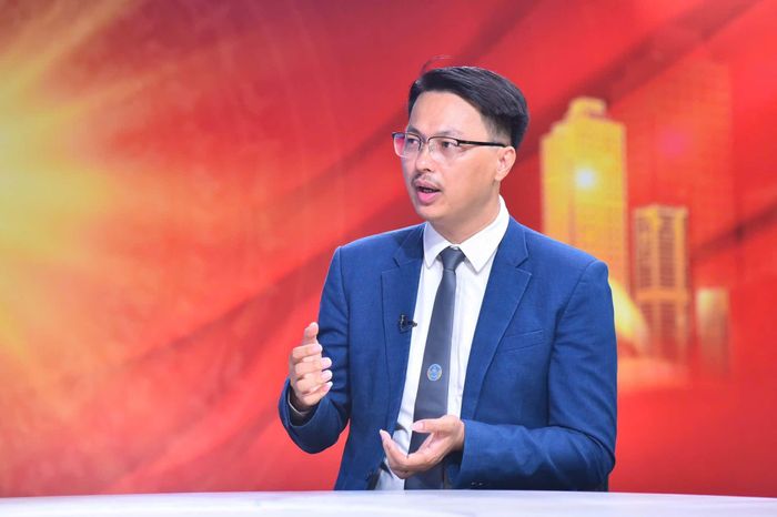 Luật sư Đặng Văn Cường (Đoàn Luật sư thành phố Hà Nội) cho biết, các giang hồ mạng gây ảnh hưởng tiêu cực đến môi trường văn hóa trên không gian mạng. Ảnh: Văn Tuyến