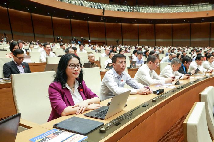 Đoàn đại biểu Quốc hội thành phố Hà Nội tham dự phiên họp. Ảnh: Như Ý