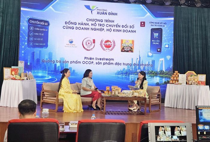 Toàn cảnh buổi livestream . Ảnh: Hương Giang