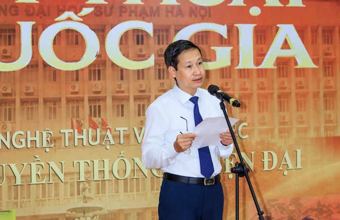 PGS.TS Nguyễn Lân Hùng Sơn, Phó Hiệu trưởng Trường Đại học Sư phạm Hà Nội phát biểu tại khai mạc Triển lãm. Ảnh: Thọ Nam
