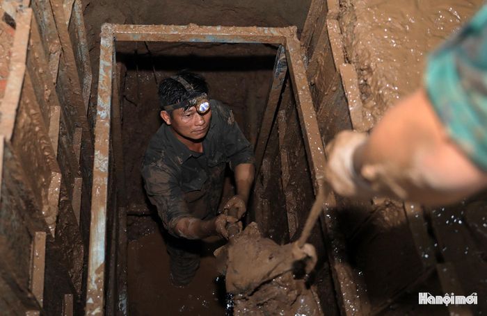 “Chúng tôi sẽ cố gắng hết sức mình, để sớm đưa các liệt sĩ về với gia đình”, chiến sĩ Đỗ Việt Hùng chia sẻ thêm.